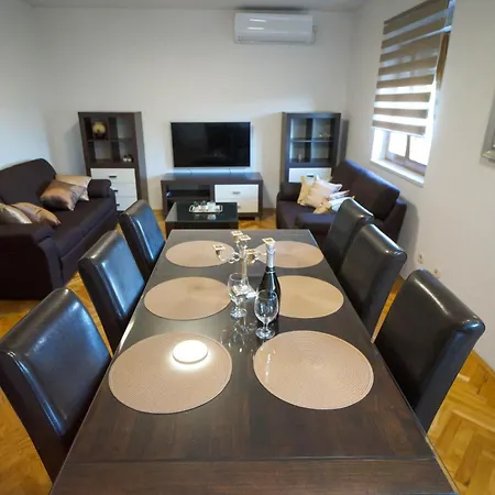 Apartman A & V *